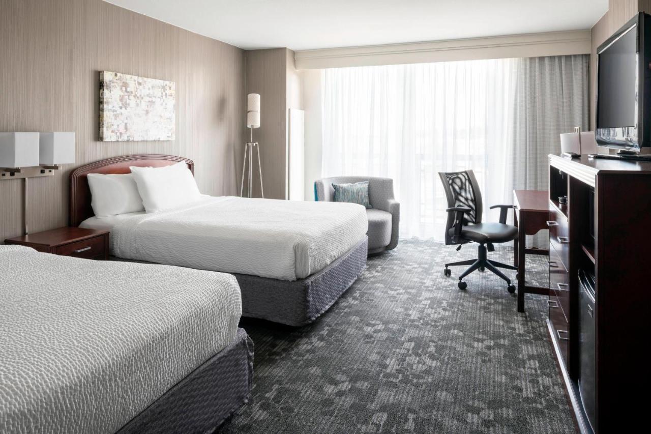 Courtyard By Marriott Seattle Federal Way Hotel Exterior photo