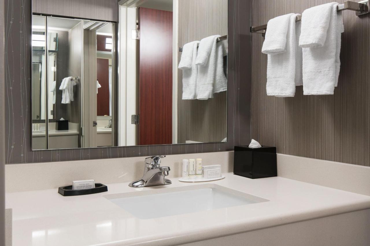 Courtyard By Marriott Seattle Federal Way Hotel Exterior photo