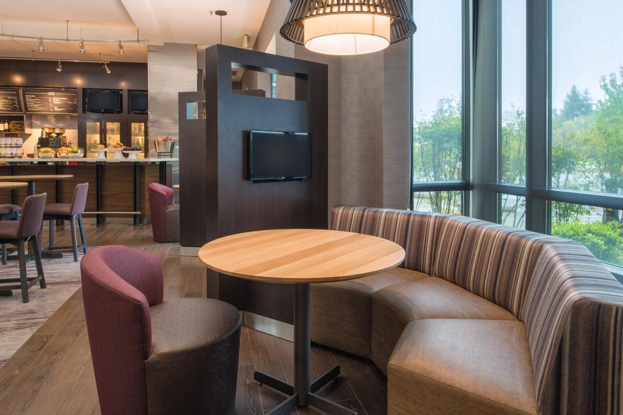 Courtyard By Marriott Seattle Federal Way Hotel Exterior photo