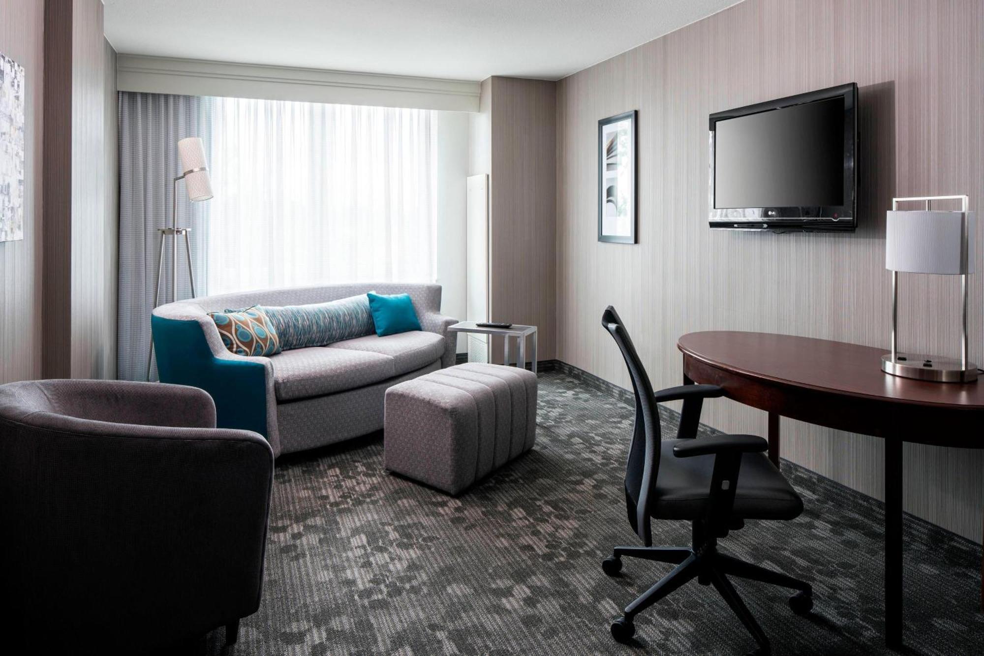 Courtyard By Marriott Seattle Federal Way Hotel Exterior photo