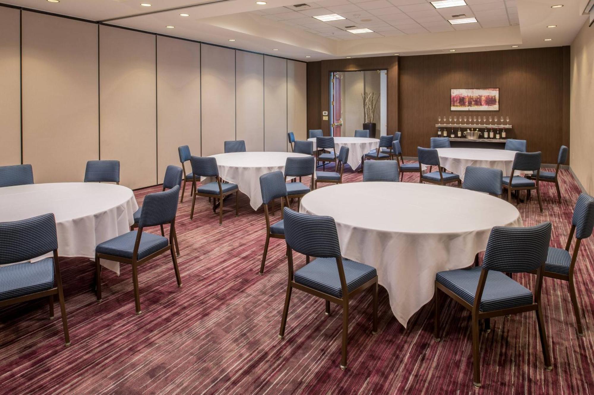 Courtyard By Marriott Seattle Federal Way Hotel Exterior photo