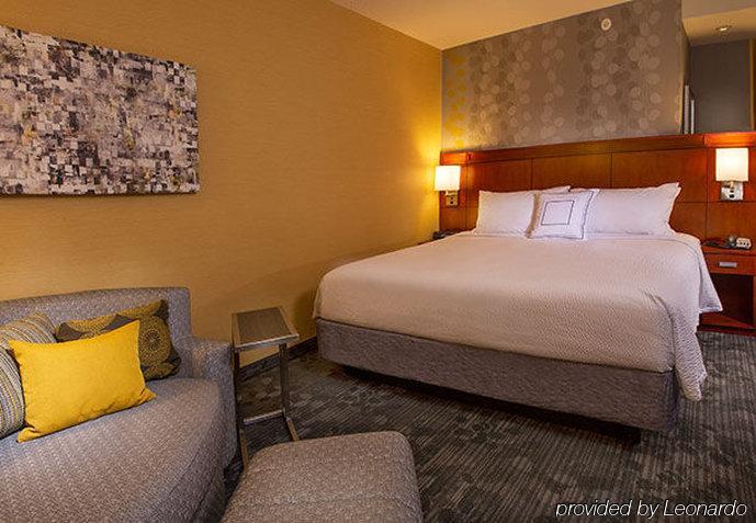 Courtyard By Marriott Seattle Federal Way Hotel Exterior photo