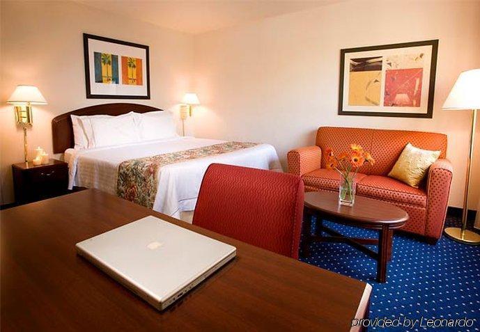 Courtyard By Marriott Seattle Federal Way Hotel Exterior photo
