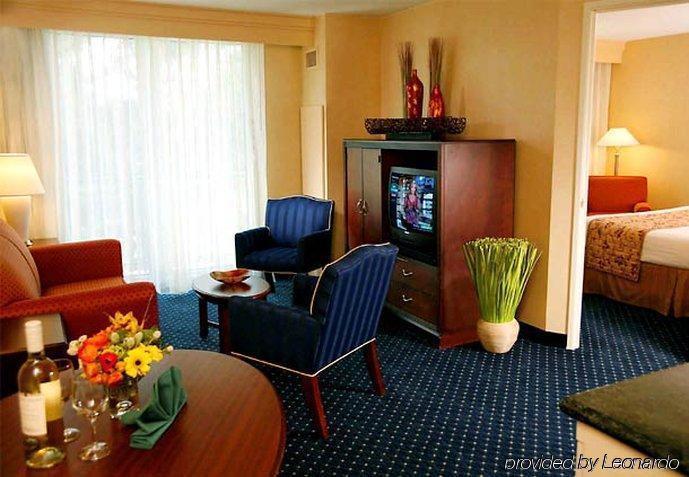 Courtyard By Marriott Seattle Federal Way Hotel Exterior photo