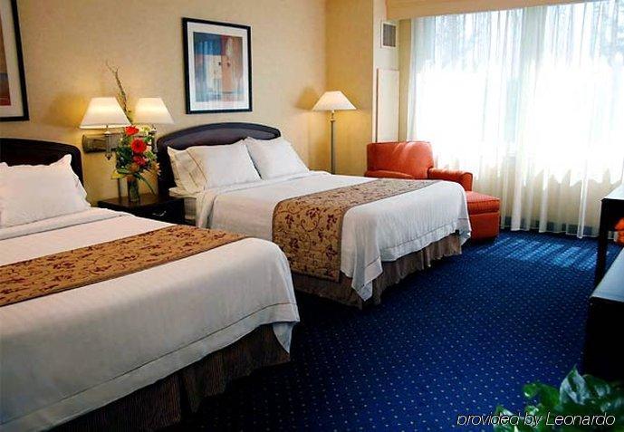Courtyard By Marriott Seattle Federal Way Hotel Exterior photo