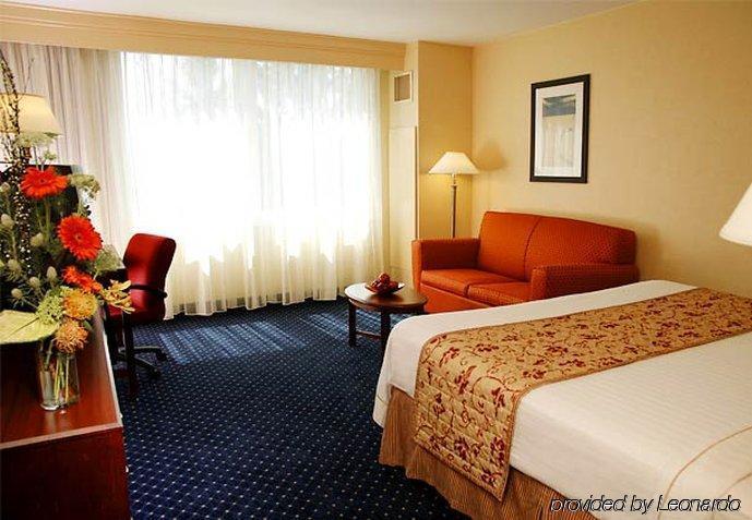 Courtyard By Marriott Seattle Federal Way Hotel Exterior photo