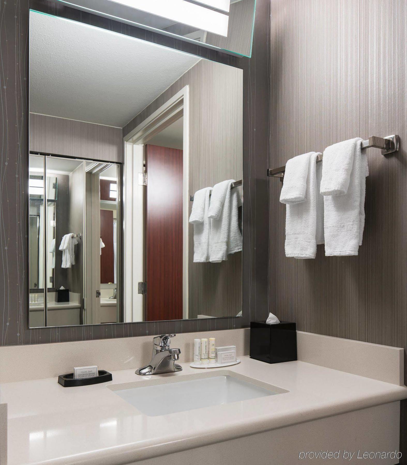 Courtyard By Marriott Seattle Federal Way Hotel Exterior photo