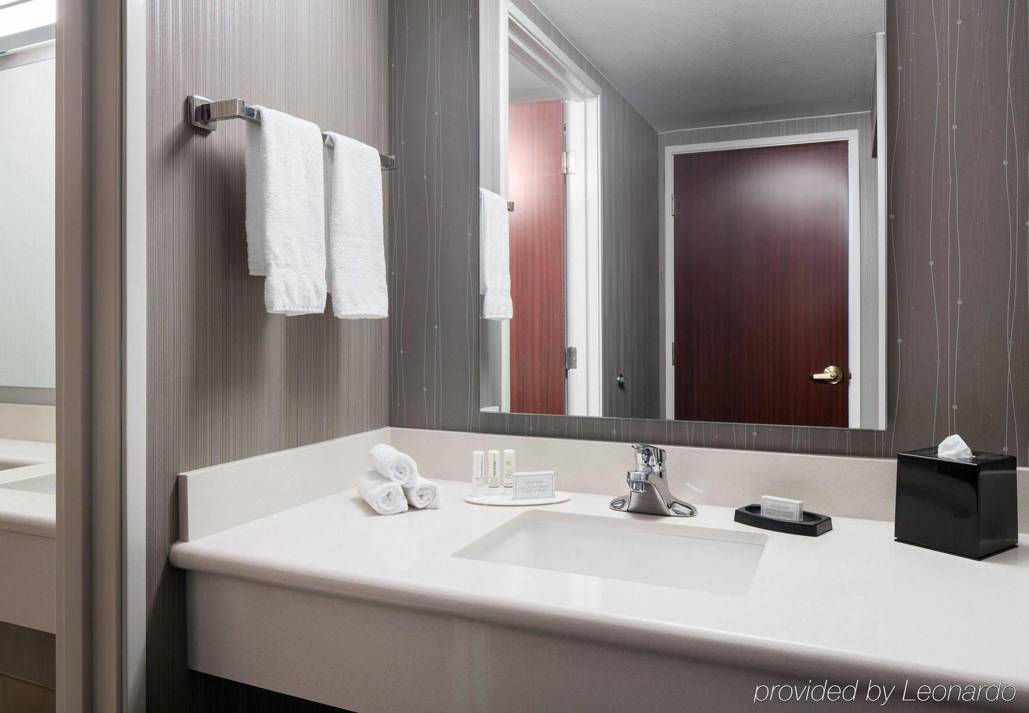 Courtyard By Marriott Seattle Federal Way Hotel Exterior photo