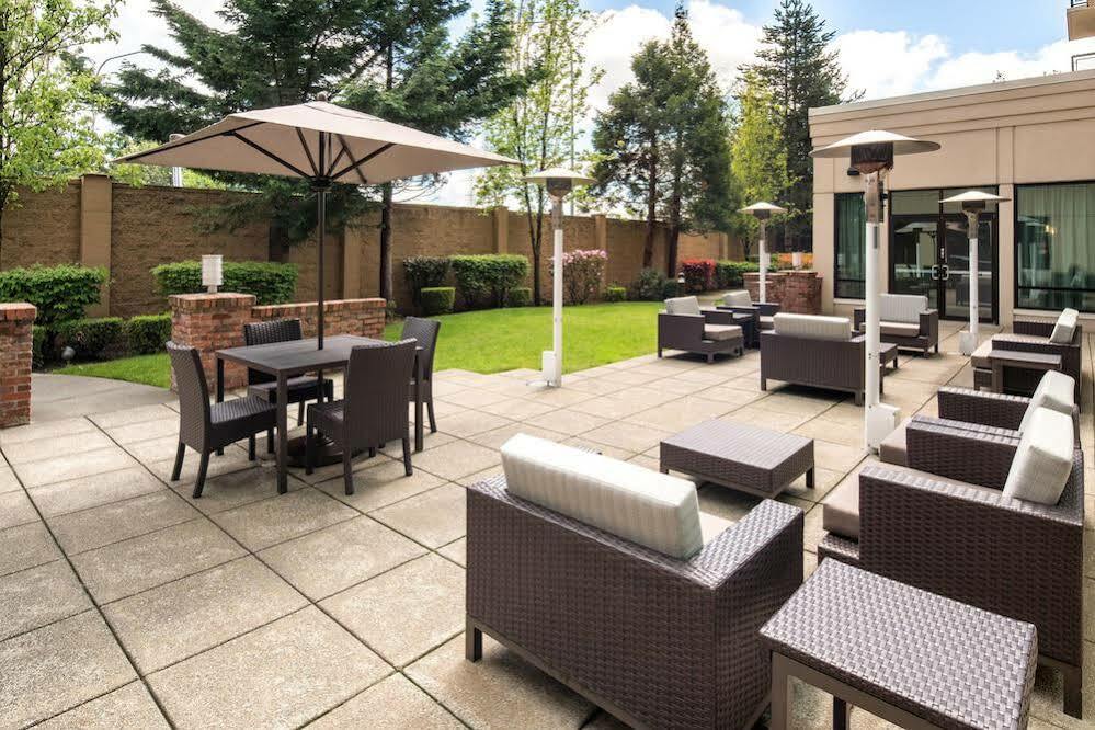 Courtyard By Marriott Seattle Federal Way Hotel Exterior photo